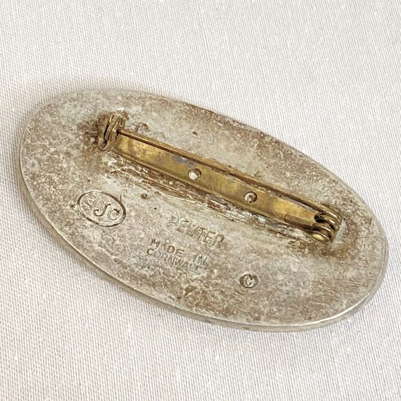 Saint Justin Celtic Knot Brooch Pewter Black Etching Made In Cornwall - Picture 6 of 10